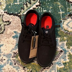 Women’s nonslip work shoes